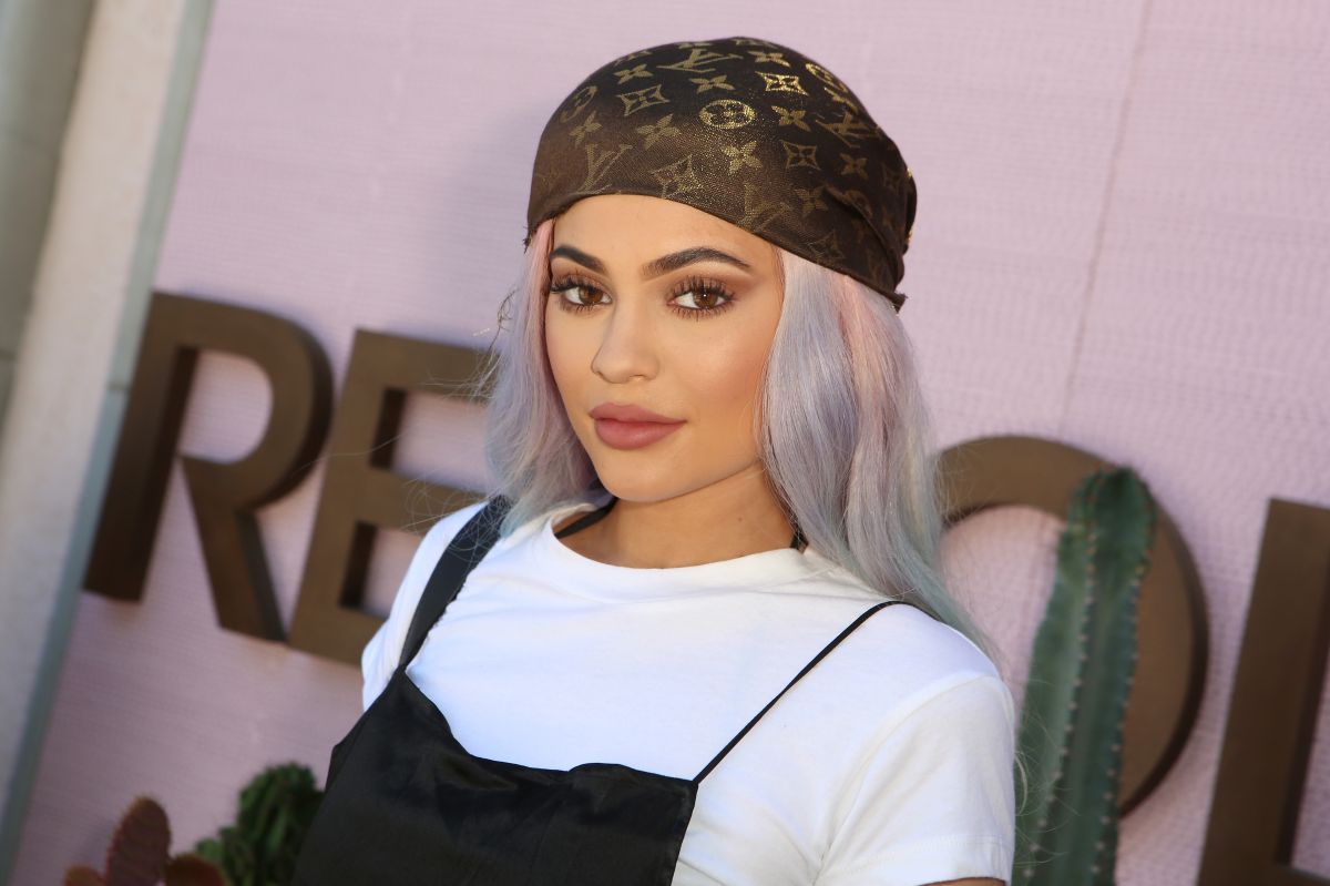 Kylie Jenner causes a stir by wearing a tight latex dress, which reveals her pregnancy ‘belly’