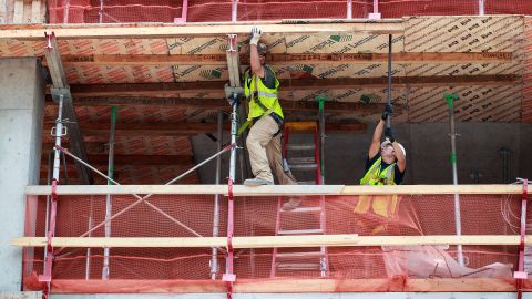 En la industria de la construcción es común la trata de personas.