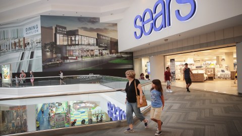 Centro comercial Woodfield Simon Property Group Schaumburg COVID-19 reapertura J.B. Pritzker Illinois restaurantes