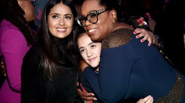 Salma Hayek y su hija Valentina junto a Oprah Winfrey.