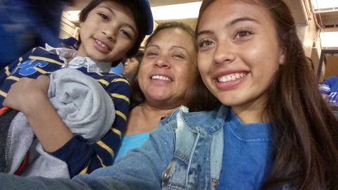 Rina Chavarria aparece con sus hijos.