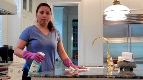 Diana Godínez en uno de los trabajos que conserva en EEUU