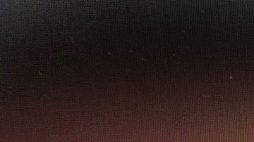 Captura de video del presunto agresor con su raspado en mano.