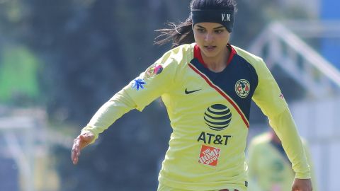 La futbolista interactúa con sus fans durante la cuarentena.