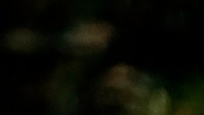 Un trabajador retira desechos de un hospital en Managua.