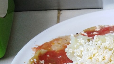 Picadas con salsa roja y chile seco. Mercado San José/Xalapa, Veracruz.