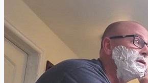 Rob Kenney decidió crear este canal para enseñar a los chicos en situaciones similares las lecciones que justo se perdió en su juventud.