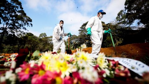 Aspectos de un funeral en Vila Formosa, en Sao Paulo.