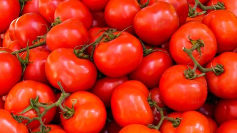 La passata es un puré de origen italiano para el que solo necesitas tomate, sal y albahaca.