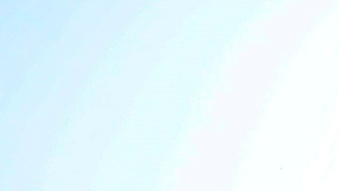 AME7017. TEGUCIGALPA (HONDURAS), 01/05/2020.- Un hombre camina este viernes frente al portón principal de la Universidad Nacional Autónoma de Honduras, que se encuentra cerrada dadas las medidas contra la pandemia COVID-19, en Tegucigalpa (Honduras). El cierre de los centros educativos y el confinamiento por el coronavirus han provocado que al menos la mitad de los 2,9 millones de alumnos en Honduras no reciba clases, principalmente los del área rural, porque no tienen un ordenador, ni internet, para llevar las clases a distancia. EFE/Gustavo Amador