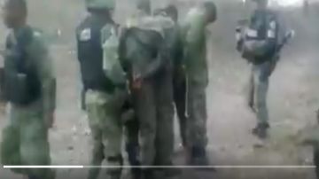 VIDEO: Agarran a soldados mexicanos mientras adiestraban a sicarios del Cártel de Sinaloa