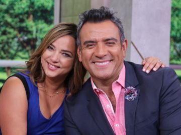 Adamari López y Héctor Sandarti en 'Un nuevo día'.