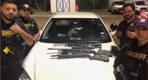 Decomisaron armas y drogas.