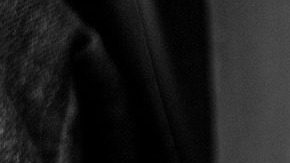 Colocar la mano constantemente en la palanca de cambios podría poner en riesgo tu seguridad y la de los demás.