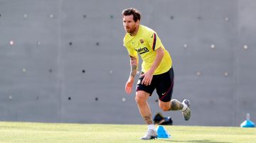 Lionel Messi volvió a pisar una cancha.