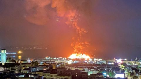 El fuego y la columna de humo sobre San Francisco.