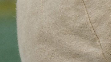 El intercambio de saliva en un beso de padre a hijo podría transferir gérmenes a la boca del pequeño.