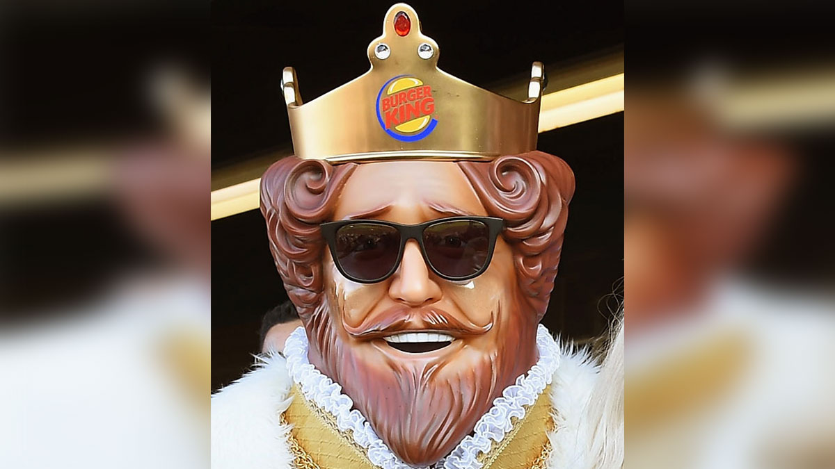 Malgastar falda Lingüística Burger King da coronas gigantes a sus clientes para que mantengan el  distanciamiento social - La Opinión