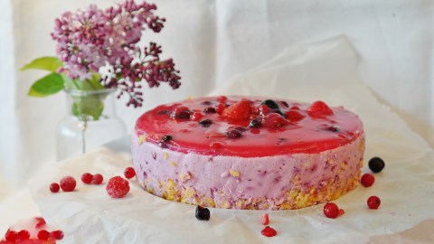 Una idea deliciosa para mamá es enviarle un rico pastel de su sabor favorito.