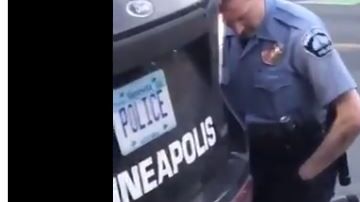 Captura de video: el oficial sofocando a George Floyd.