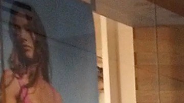 Imagen de un centro comercial de Miami completamente vacío tras la reapertura.