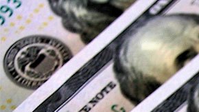 Podrías poner en peligro tu dinero al compartir este tipo de fotos en redes sociales.