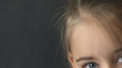 La ciencia explica que es más probable que mamá entienda qué le pasa a su hija cuando tiene un problema, porque podría imaginarse a misma en los zapatos de su pequeña.
