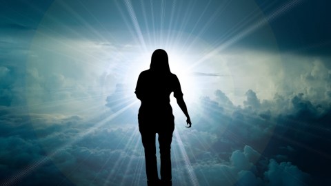 Una luz brillante ven las personas que estuvieron cerca de morir.
