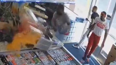 Destrozaron la tienda.