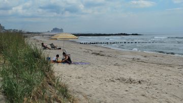 La playa de Rockaway permanecerá parcialmente cerrada este verano por razones de seguridad.
