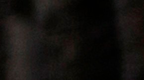 Angelinos caminan en la playa de Venice. (EFE)