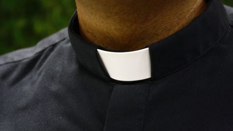 El sacerdote ha prometido devolver todo el dinero que tomó.