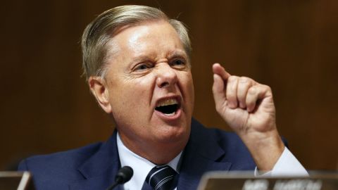 El senador estadounidense Lindsey Graham (R-SC) habla en la audiencia del Comité Judicial del Senado.