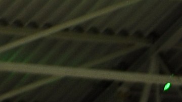 Las figuras de cartón asemejan al público real.