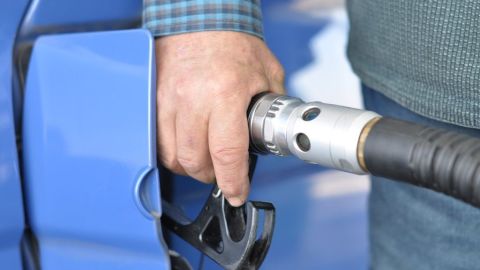 Recuerda también siempre revisar el estado del tanque de combustible de tu auto para mantenerlo en óptimas condiciones.