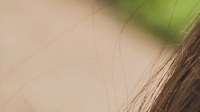 Tal vez tu ex no te diga con palabras qué siente por ti ahora mismo, sin embargo, te demuestra su afecto con su compañía, apoyo y cuidados.