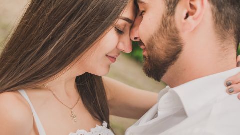 Tal vez tu ex no te diga con palabras qué siente por ti ahora mismo, sin embargo, te demuestra su afecto con su compañía, apoyo y cuidados.