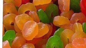 Evita que tu bebé coma en exceso dulces, bebidas azucaradas, de esta manera mantienes lejos la caries de sus dientes.