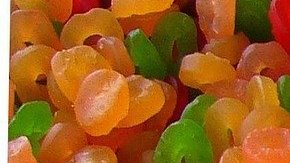 Evita que tu bebé coma en exceso dulces, bebidas azucaradas, de esta manera mantienes lejos la caries de sus dientes.