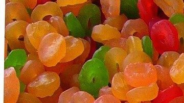 Evita que tu bebé coma en exceso dulces, bebidas azucaradas, de esta manera mantienes lejos la caries de sus dientes.