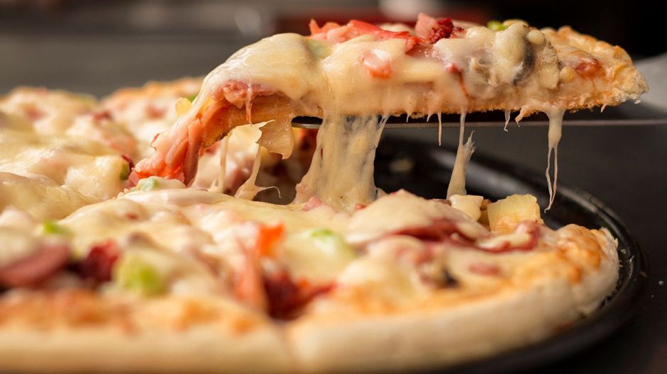 https://laopinion.com/wp-content/uploads/sites/3/2020/05/pizza-nutricion.jpg?quality=80&strip=all&w=940