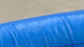 Considere comprar una piscina que se acomode en su patio y al mismo tiempo permita un poco de espacio para moverse.