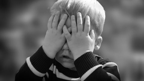 Aunque parece este el menor de los problemas en la familia, es momento de que comiences a proteger la visión de tus hijos durante esta pandemia.