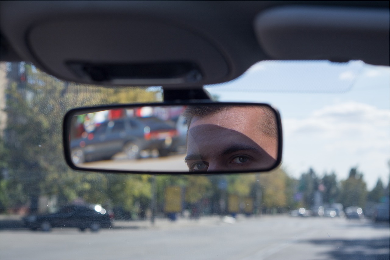 Esta es la forma correcta en la que tienes que colocar los retrovisores de  tu coche