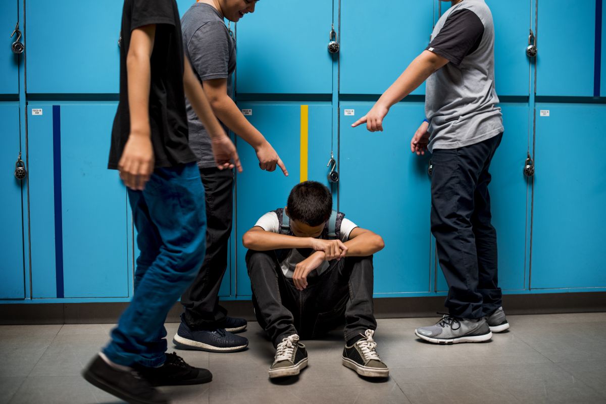 Los niños que han estado expuestos a la violencia domésticas son más  susceptibles al bullying. (Shutterstock)