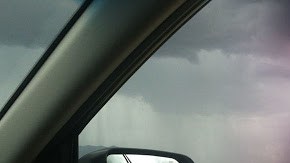 Aunque hay quien asegura que el auto es el lugar más seguro durante una tormenta, hay caso s que han demostrado lo contrario.