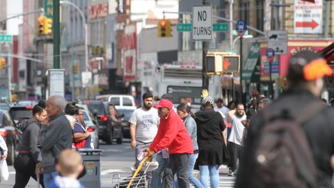 Latinos en el Sur de El Bronx opinan sobre la reducción de la pobreza en NYC.
