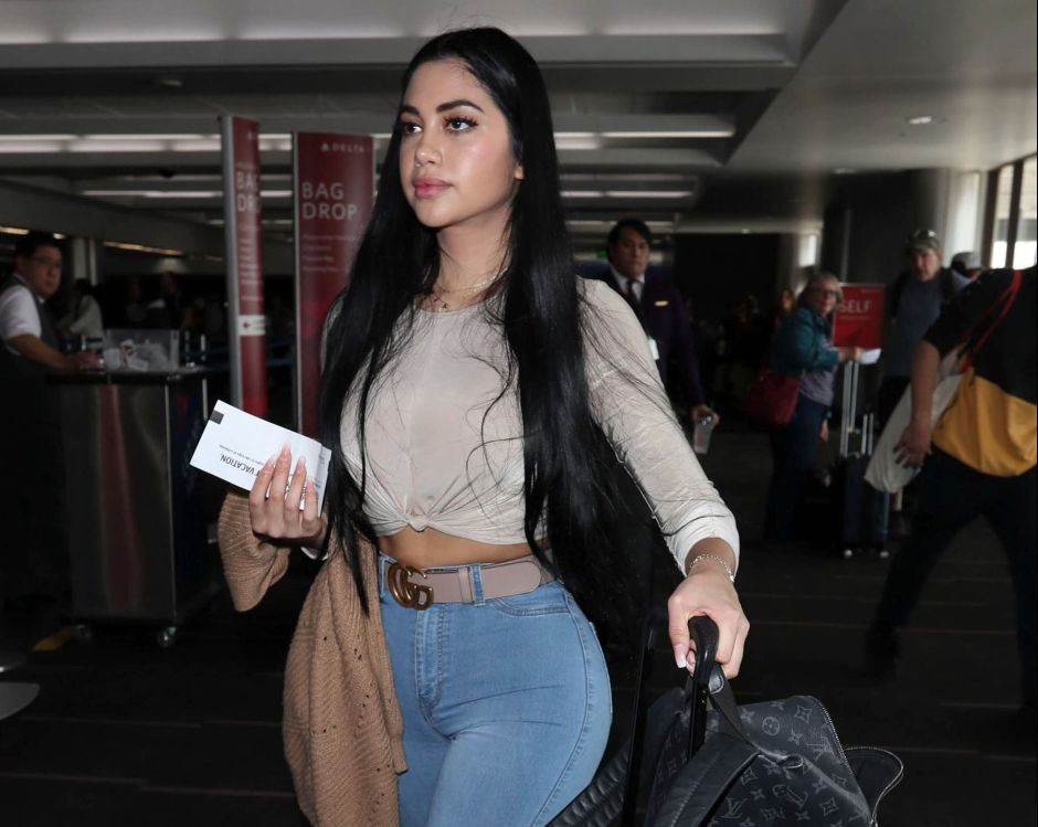 Video Jailyne Ojeda took to the street in a yellow floss bikini and