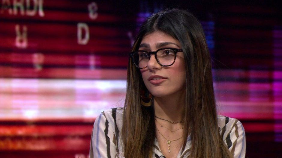 Mia Khalifa enloquece Instagram posando en entallado traje de baño rosado | La Opinión