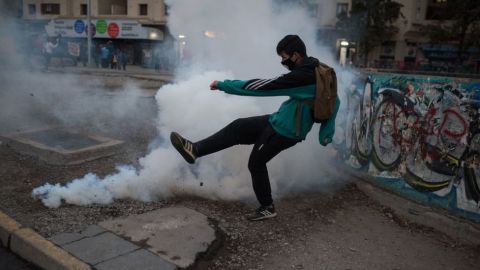 La pandemia solamente ha aumentado la lista de razones para protestar de muchos latinoamericanos.